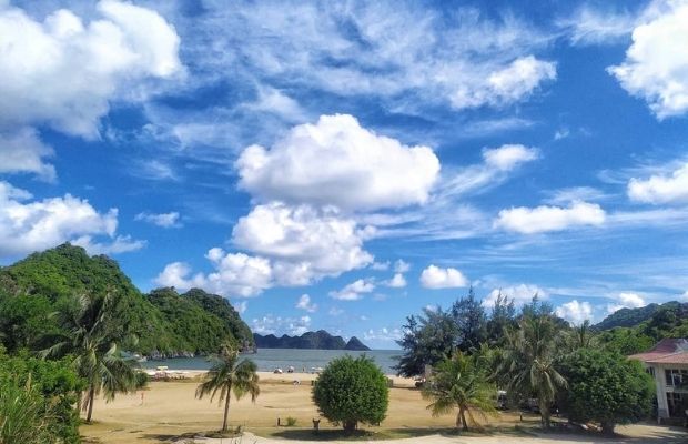 Tung Thu Beach